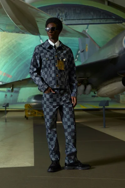Look 18